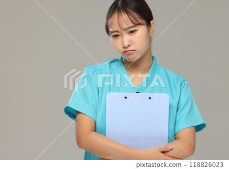 Worried nurse negative 118826023