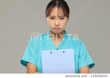 擔心的護士陰性 118826024