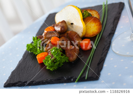 Fried chicken hearts with baked vegetables 118826916