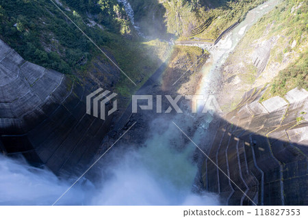 富山縣立山町黑部水庫黑部峽谷的彩虹 富山縣立山町黑部水庫黑部峽谷的彩虹 118827353