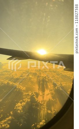 【夏威夷】飛機上看日出 118827388