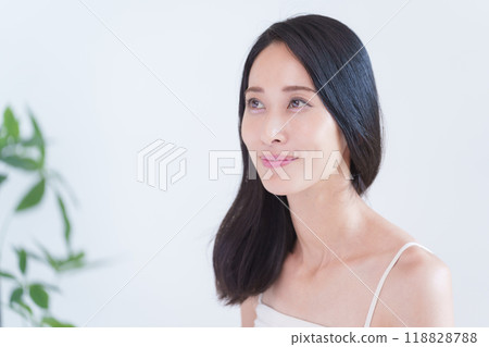 Middle women's beauty 118828788