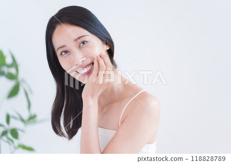 Middle women's beauty 118828789