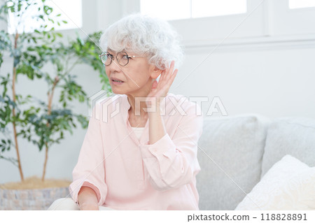 Elderly woman who is hard of hearing Elderly woman who is hard of hearing 118828891