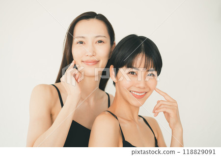 A young woman from the beauty industry 118829091