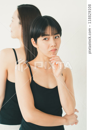 A female friend who is a rival when it comes to beauty 118829108