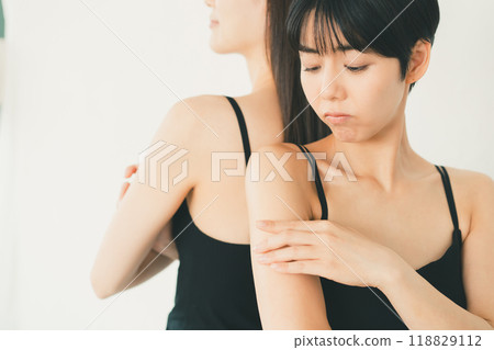 具有上臂情結的女性 118829112