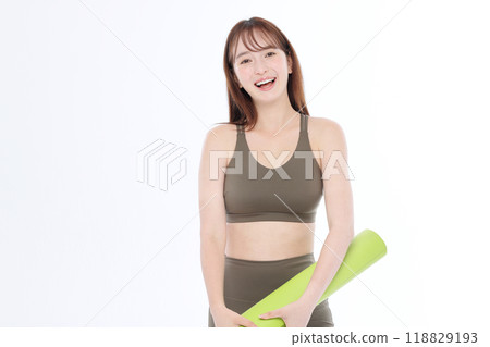 有瑜伽墊的女人 118829193