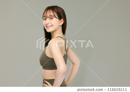 Women of sportswear 118829211