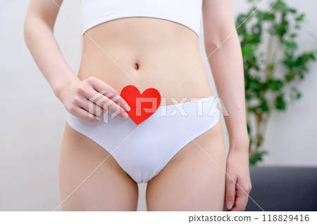 Women's unique illnesses, worries, diagnosis, lower abdomen, PMS, woman with heart 118829416