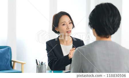 Two female business people consulting in the office Two female business people consulting in the office 118830506
