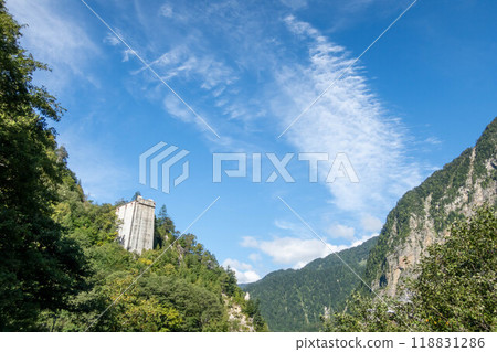 Looking up at the northern sky from the sightseeing boat dock at Kurobe Dam in Tateyama, Toyama Prefecture 118831286