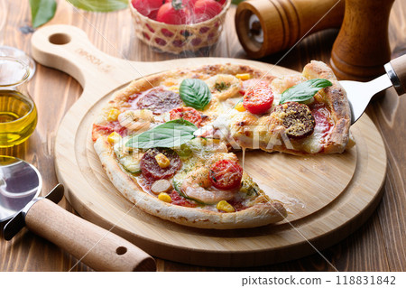 Mixed pizza 118831842