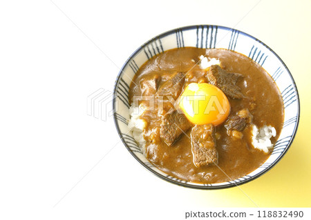 Tsukimi beef curry bowl Tsukimi beef curry bowl 118832490