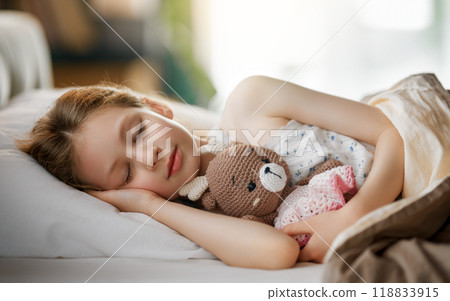 child is sleeping in the bed 118833915
