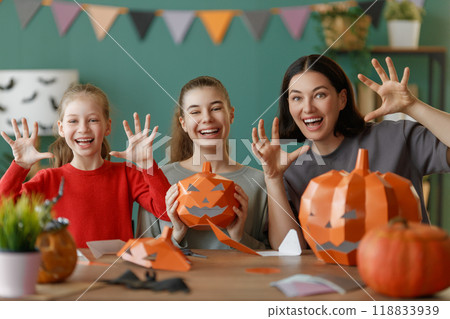 Happy family preparing for Halloween. 118833939
