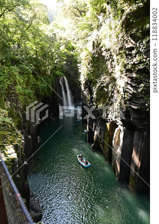 Takachiho Gorge Waterfall and Boat 118834002