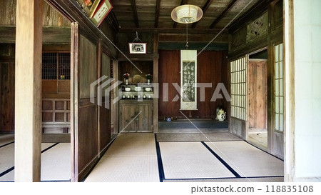 Interior of the Mekari family home on Izena Island, Okinawa Prefecture 118835108