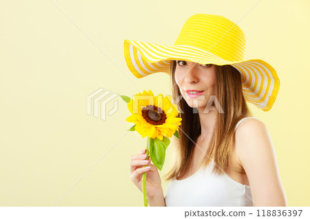 portrait attractive woman with sunflower portrait attractive woman with sunflower 118836397