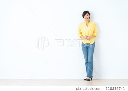 Casual middle-aged woman on white background 118836741