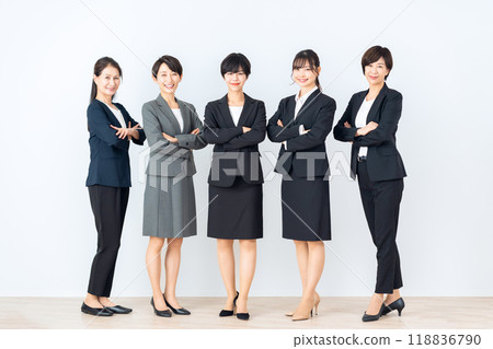 白色背景的女商人 118836790