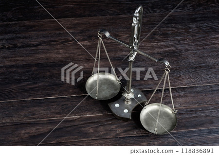 Bronze traditional balance scale on wooden table Bronze traditional balance scale on wooden table 118836891