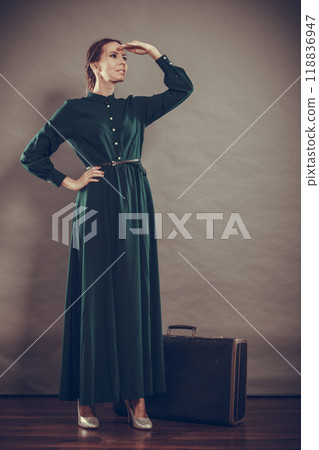 Woman retro style with old suitcase Woman retro style with old suitcase 118836947