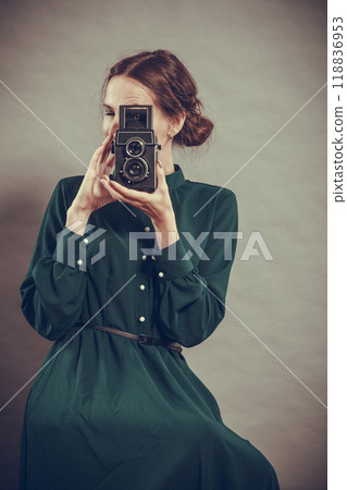 Woman retro style with old camera Woman retro style with old camera 118836953