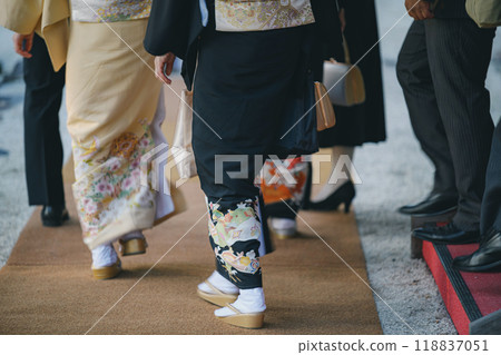 Scene from a Shinto wedding ceremony 118837051