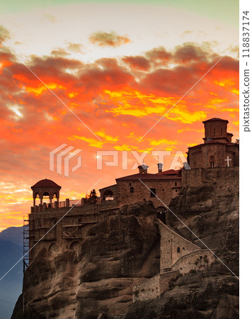 Sunset over Varlaam monastery in Meteora, Greece Sunset over Varlaam monastery in Meteora, Greece 118837174