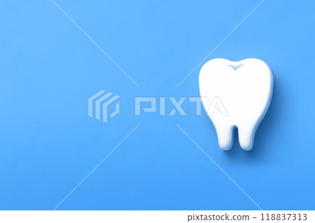 Beautiful teeth and blue background with text space Beautiful teeth and blue background with text space 118837313