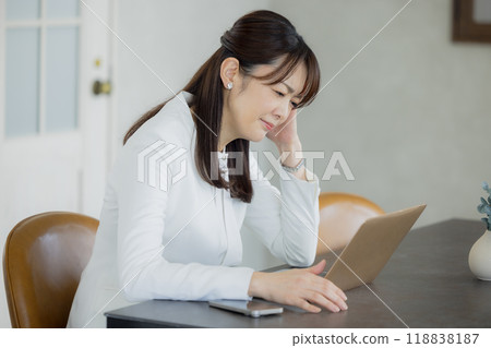 A worried woman in a white suit 118838187