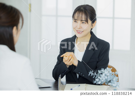 Woman working in the office 118838214