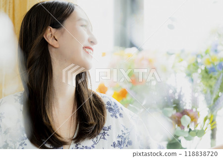 窗邊的女人 118838720