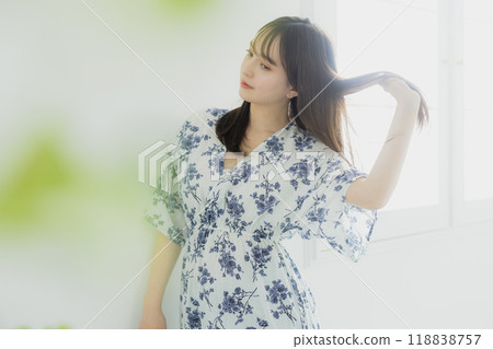 年輕女子髮型圖片 118838757