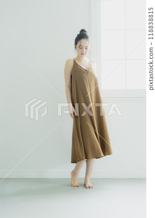 Young woman wearing a dress 118838815