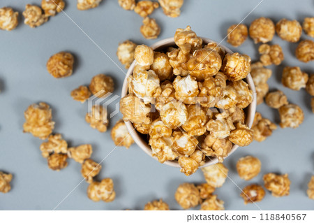 Sweet caramelized popcorn in a bucket. 118840567