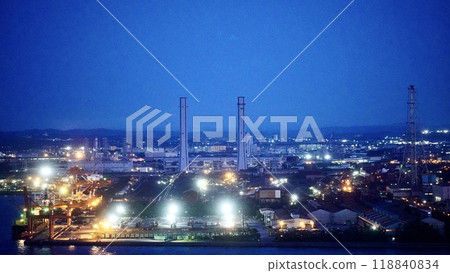 Chiba's industrial area at night facing Tokyo Bay 118840834