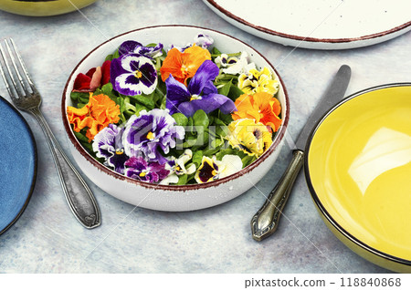 Bowls of mixed salad with edible flowers. 118840868