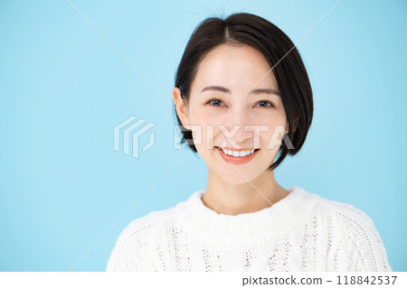 Female portrait 118842537