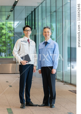 Man in work clothes, portrait Man in work clothes, portrait 118842646