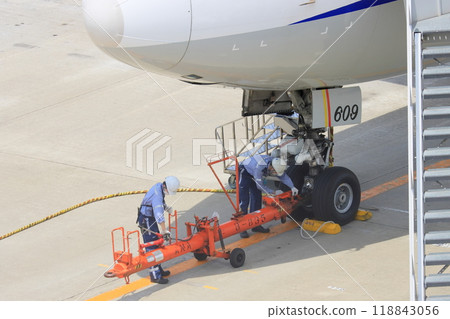 Ground handling setting the towbar Marshalling at Haneda Airport Ground handling 118843056