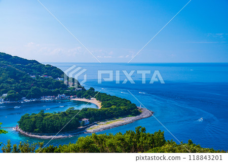 (Shizuoka Prefecture) A fleet leaving Nishiizu Toda Fishing Port, Mihama Cape (Shizuoka Prefecture) A fleet leaving Nishiizu Toda Fishing Port, Mihama Cape 118843201