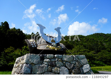 小谷城遺址的頭盔紀念碑 小谷城遺址的頭盔紀念碑 118843297