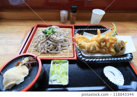 野菜天婦羅蕎麥麵 伊中蕎麥麵 野菜天婦羅蕎麥麵 伊中蕎麥麵 118843344