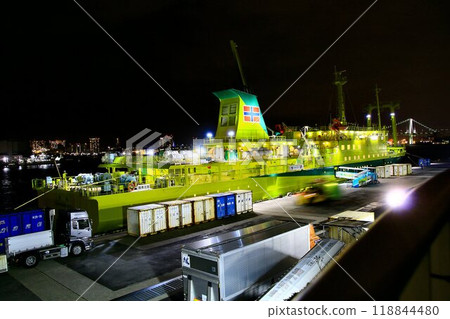 The cargo liner "Tachibana Maru" that supports the life of the island and the night view of Tokyo The cargo liner "Tachibana Maru" that supports the life of the island and the night view of Tokyo 118844480