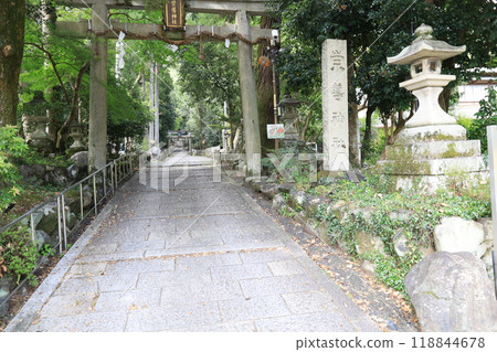 The entrance to the shrine of Sudo Shrine in Sakyo Ward, Kyoto City 118844678