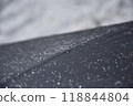 雨後的雨傘，防水外套排斥雨水，變成圓點。 118844804
