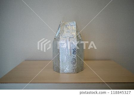 Urn jug 118845327