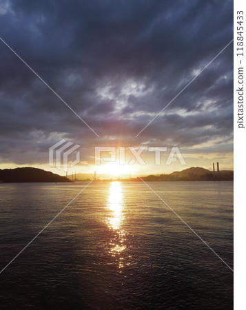 Sunset seen from Harumi Waterfront Park (Shunan City, Yamaguchi Prefecture) Sunset seen from Harumi Waterfront Park (Shunan City, Yamaguchi Prefecture) 118845433
